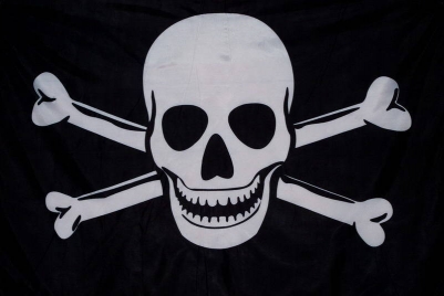 Пиратский флаг с костями