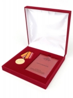 Футляр бархатный под медаль d-32 мм и удостоверение