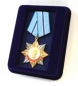 Сувенирная упаковка с поролоновой вставкой под универсальную медаль или орден. Фотография №3